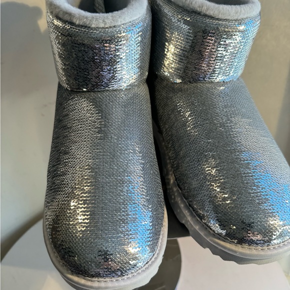 Ugg Kids' Classic Mini Sequin Boot big girl youth size 5 - Picture 4 of 8